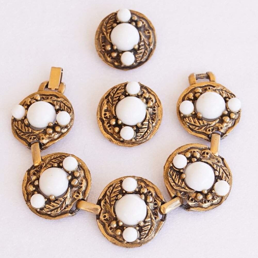 Selro Ornate Gold Metal White Bracelet Earring Set